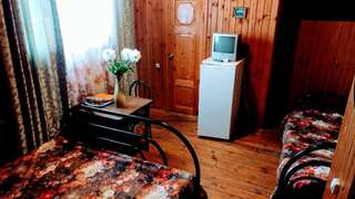 Гостиница Малинкин Градъ Гостевой дом Анапа Стандартный трехместный номер-2