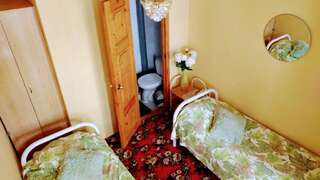 Гостиница Малинкин Градъ Гостевой дом Анапа Стандартный двухместный номер с 2 отдельными кроватями-1